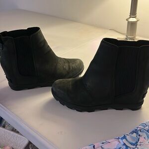 Black sorel wedges